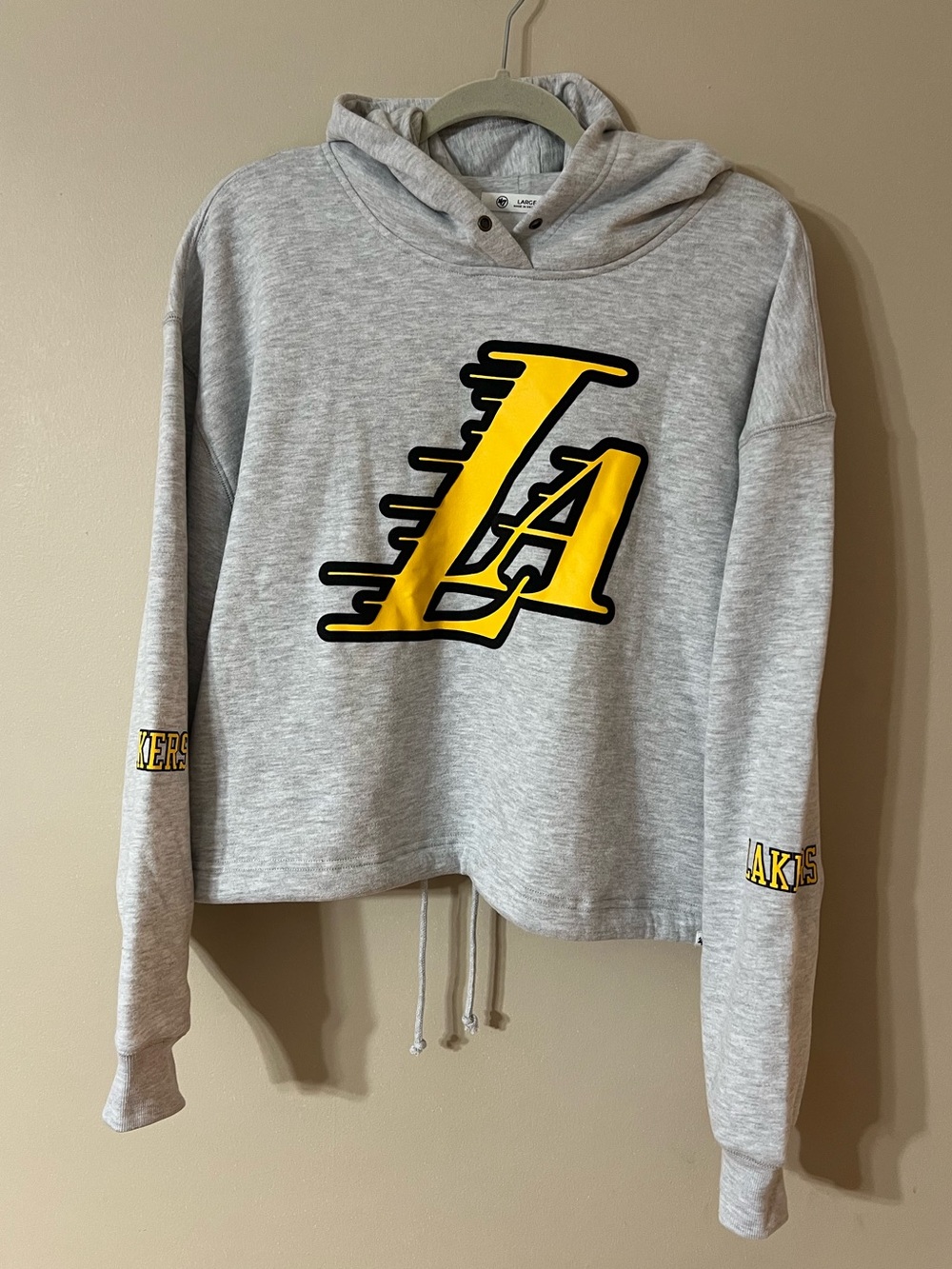 Women’s grey ‘47 Los Angeles Lakers cropped hoodie